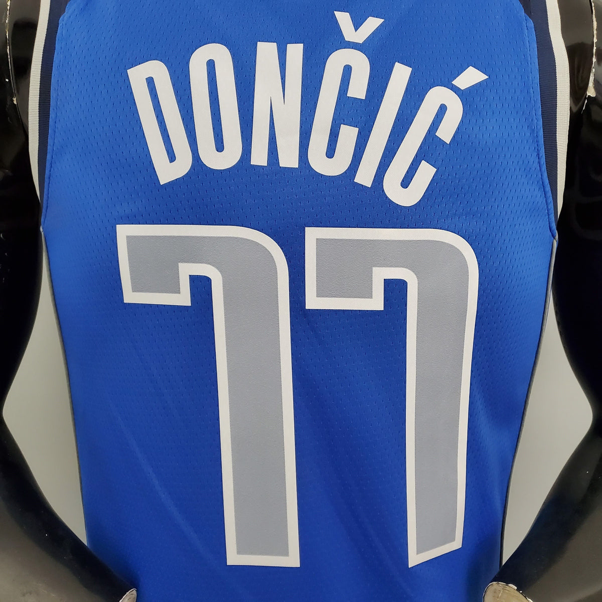 Dallas Mavericks blue Icon jersey NBA 75th-anniversary hem label close-up