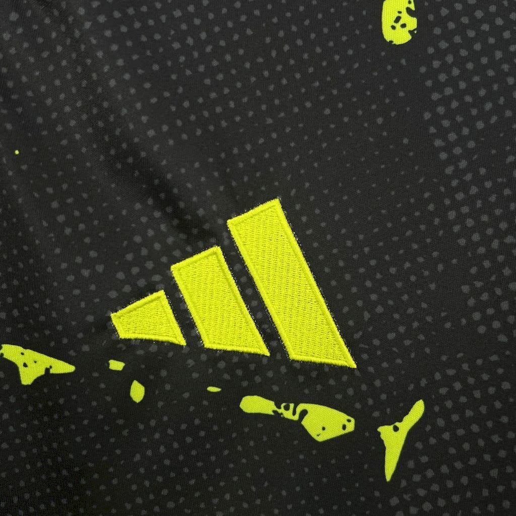 Columbus Crew Away Jersey 2025/26 front with dark dotted pattern and bright yellow graphics